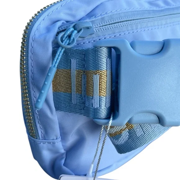 NWT Lululemon Everywhere Belt Bag 1L Wordmark Strap in Baby Blue - Picture 7 of 8